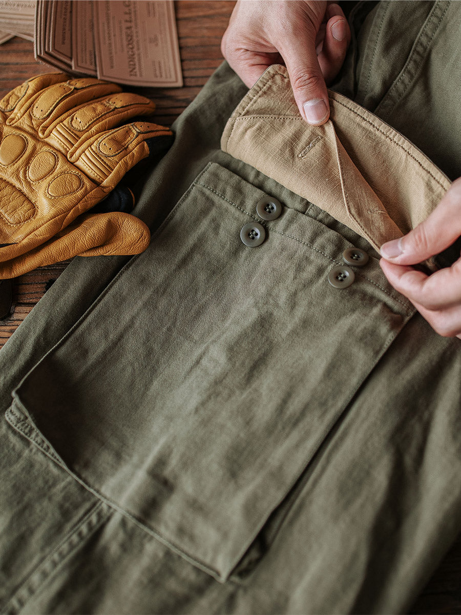 Reproduction du pantalon en sergé à chevrons M-47 de l'armée française 